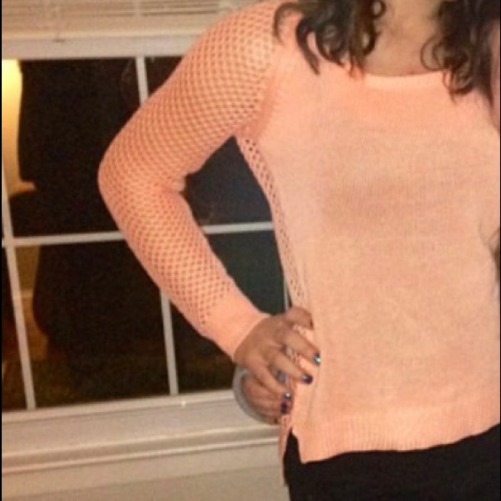 2b Bebe netted back peach top